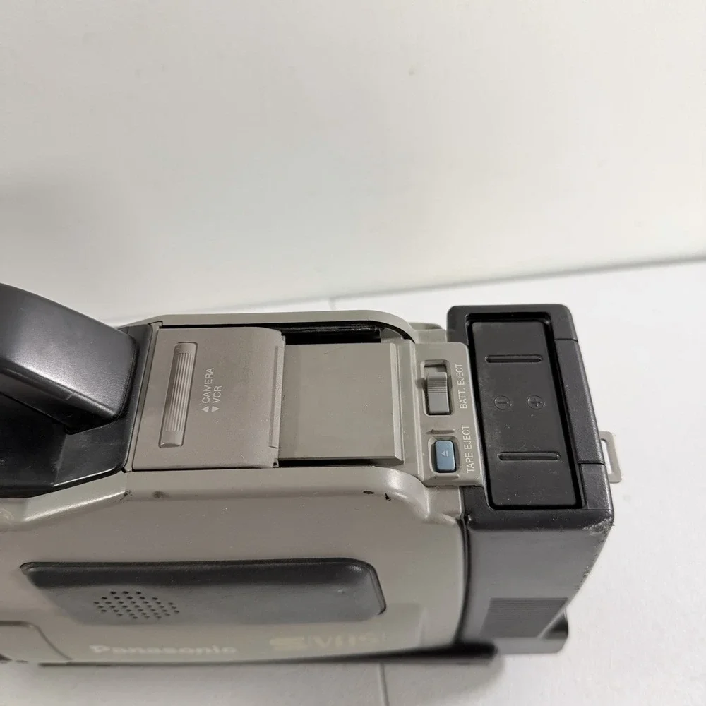 Panasonic AG-456UP PRO LINE S-VHS Reporter Movie Camcorder AS IS UNTESTED